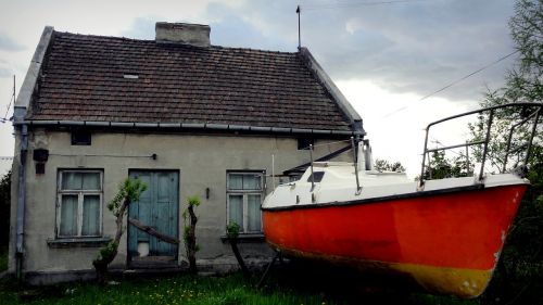 house spring boat