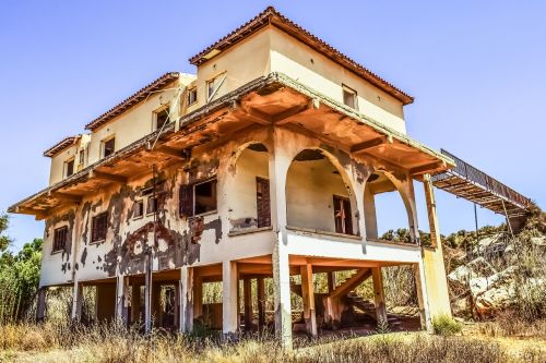 house destroyed abandoned