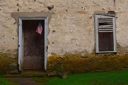 house abandoned flag