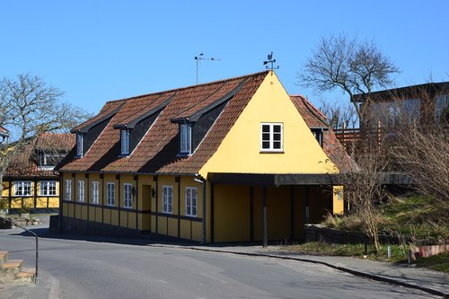 house  architecture  outdoors