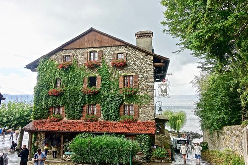 house  facade  architecture