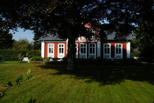 house  farmhouse  garden