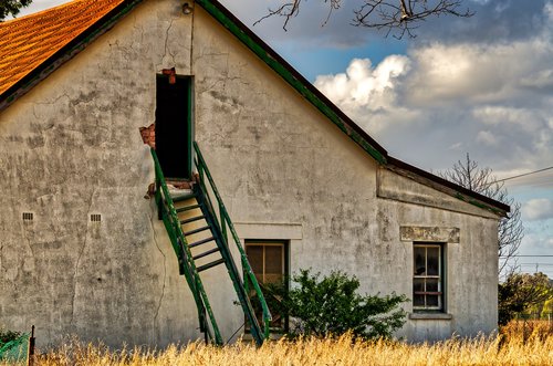 house  farmhouse  rustic