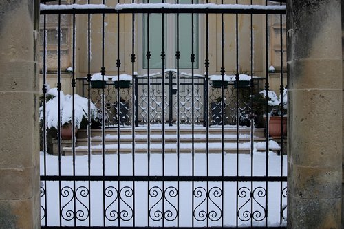 house  gate  snow