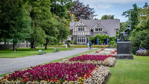 house architecture flowers