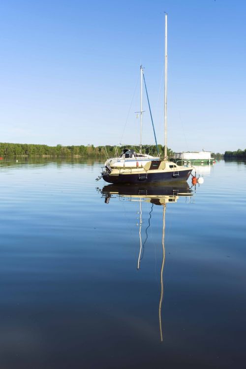 house sailboat water