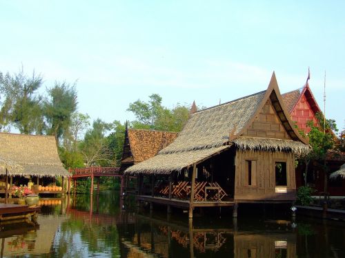 houses wooden thailand