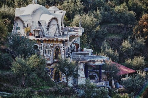 hundertwasser home greece