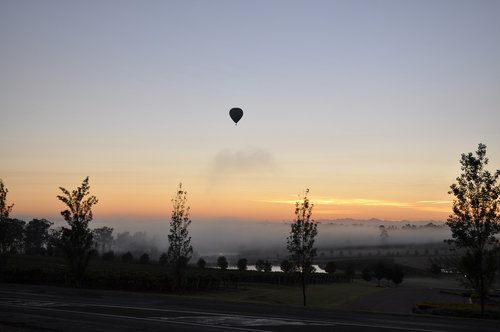 hunter valley  sunrise  baloon
