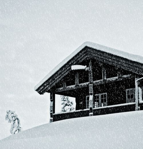 hut winter snow