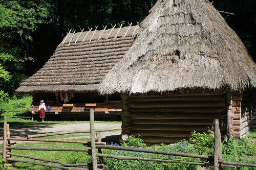 hut  wooden house  ukraine