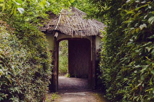 hut  passage  green