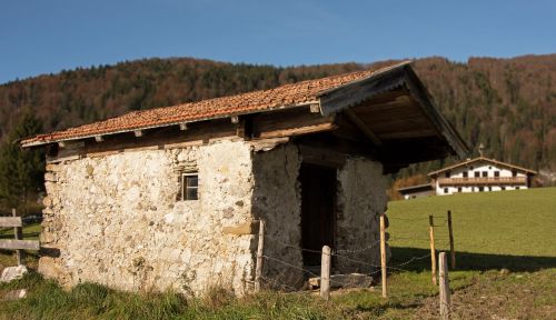 hut old barn