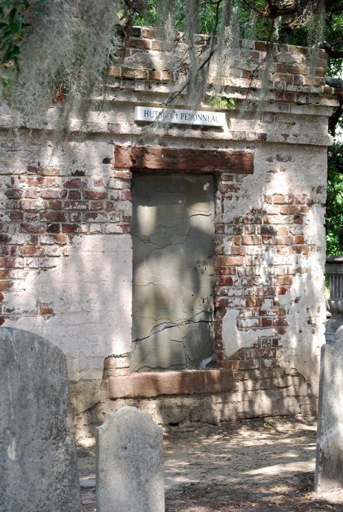 hutson-peronneau vault old charleston colonial graveyard