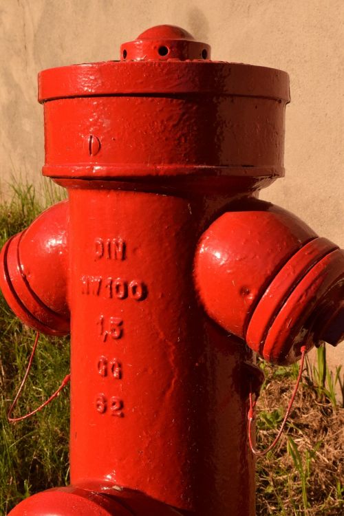 hydrant water red