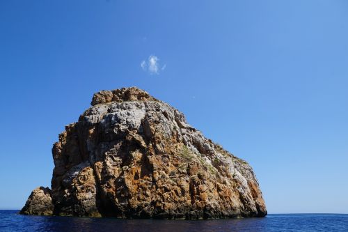 ibiza rock sea