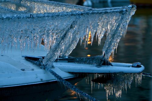 ice ship frozen