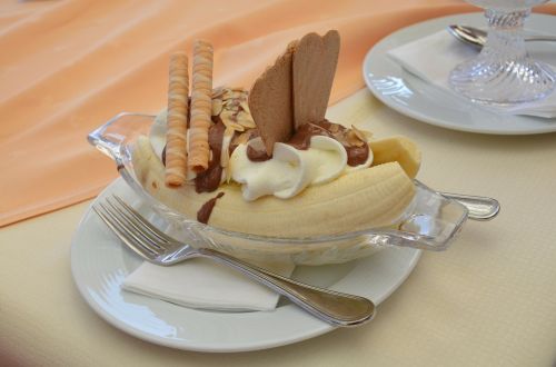 ice dessert banana split