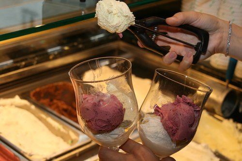 ice  ice cream parlour  ice cream sundae