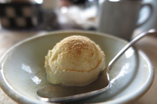 ice cream plate spoon