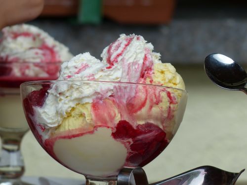 ice cream sundae raspberry cups vanilla ice cream