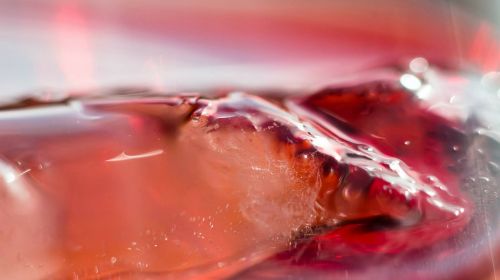 ice cubes rose wine