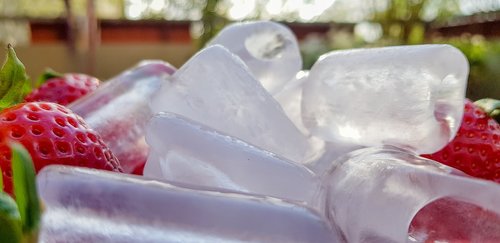 ice cubes  refreshment  strawberries