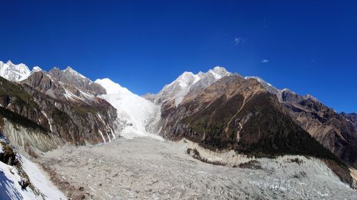 ice falls low-altitude glacier hailuogou