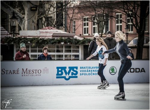 ice skating ice-skating skating