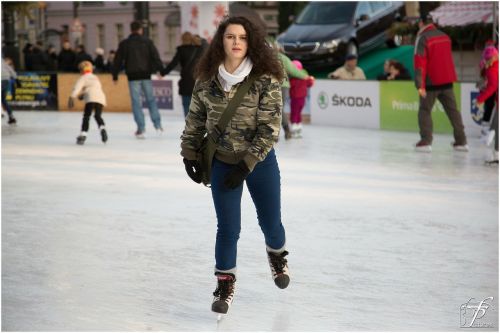 ice skating ice-skating skating