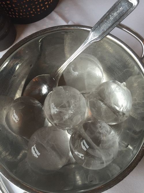 icecubes bowl ice