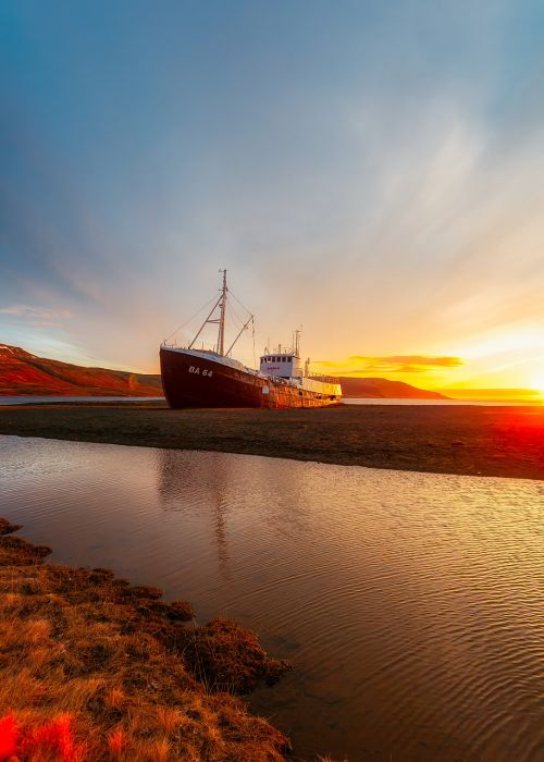 iceland ship sky