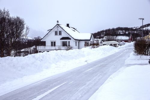 iceland snow road