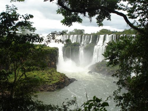 iguazu waterfall falls