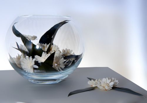 ikebana daisy vase