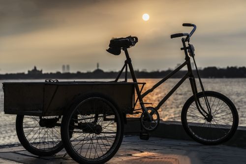 dusk tricycle songhua river