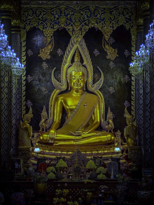 พระ phra buddha chinnarat buddhism