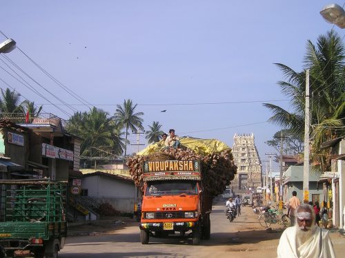 india overloaded truck