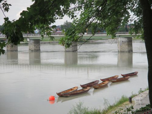 inn river boats