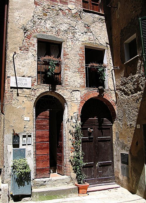 input door tuscany