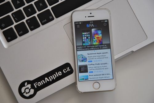 iphone macbook apple