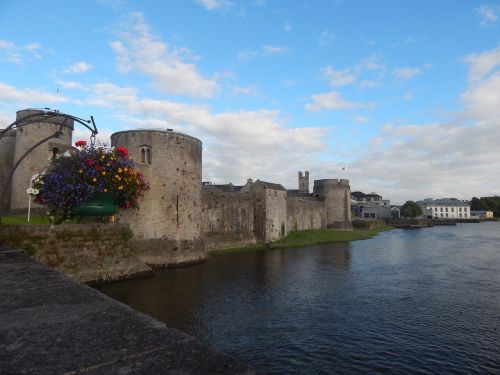 ireland castle river