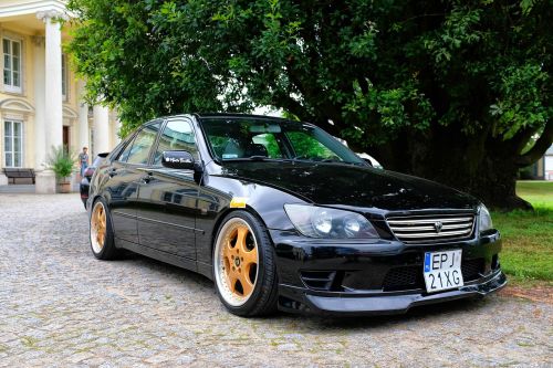 is200 altezza is300