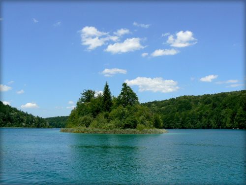island trees lake