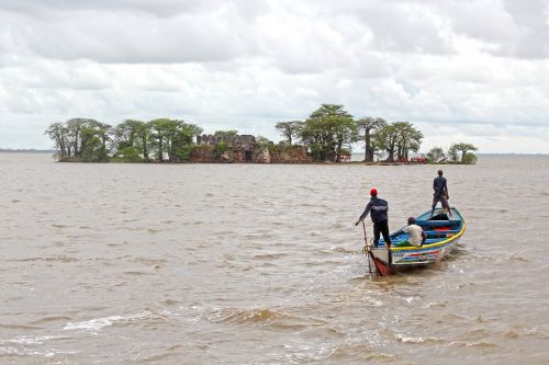 island river boat tourism