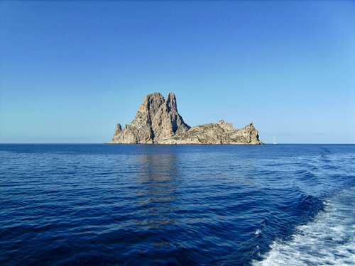 island  rock  mountain