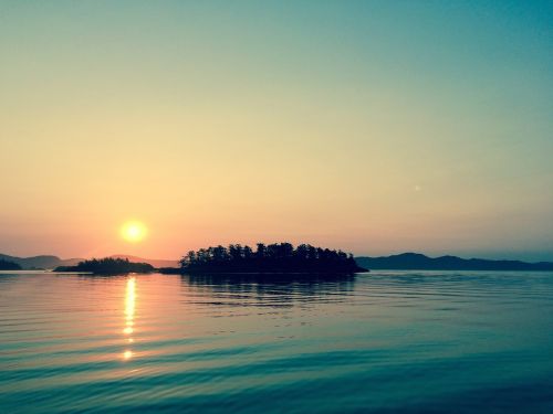 island sunset lake