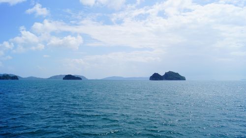 islands from the south of samui the sea and stroki
