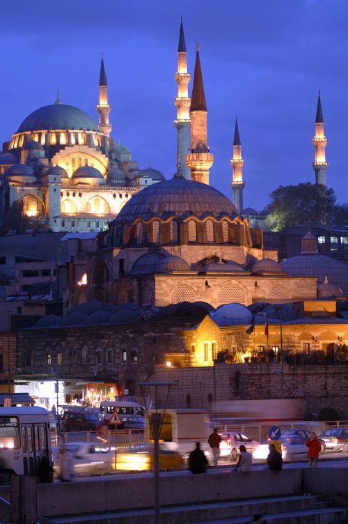 istanbul cami night