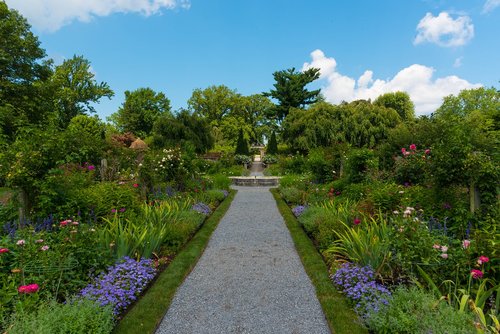 italian gardens  path  summer